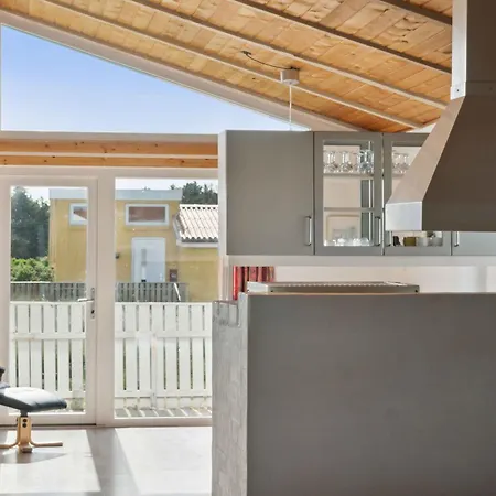 Pool House Close To The Coast Semesterbostad