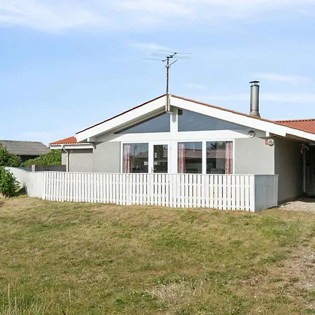 Pool House Close To The Coast