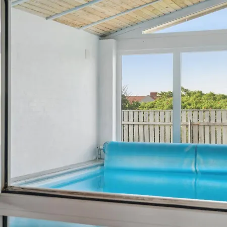 Poolhus Tæt Ved Kysten Feriehus *