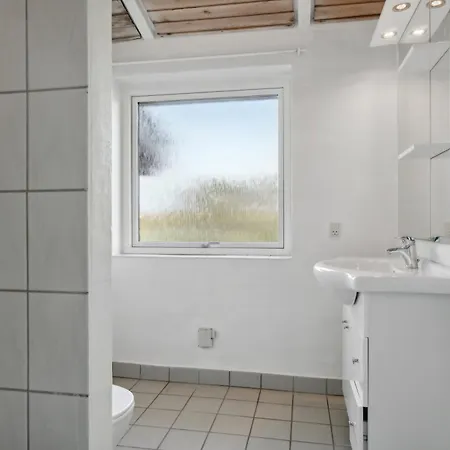 Feriehus Poolhus Tæt Ved Kysten *